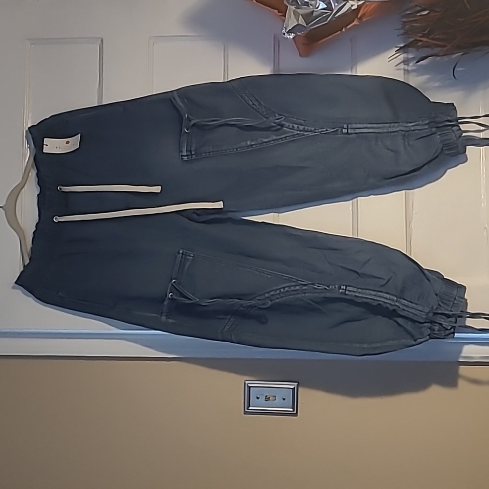 Wide-leg drawstring jeans .Nwt